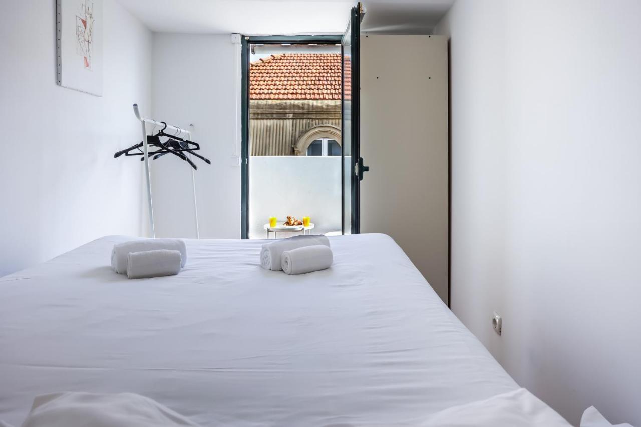 Cozy 3 Bedroom Apt In Lively Bairro Alto Lisbon Exterior photo