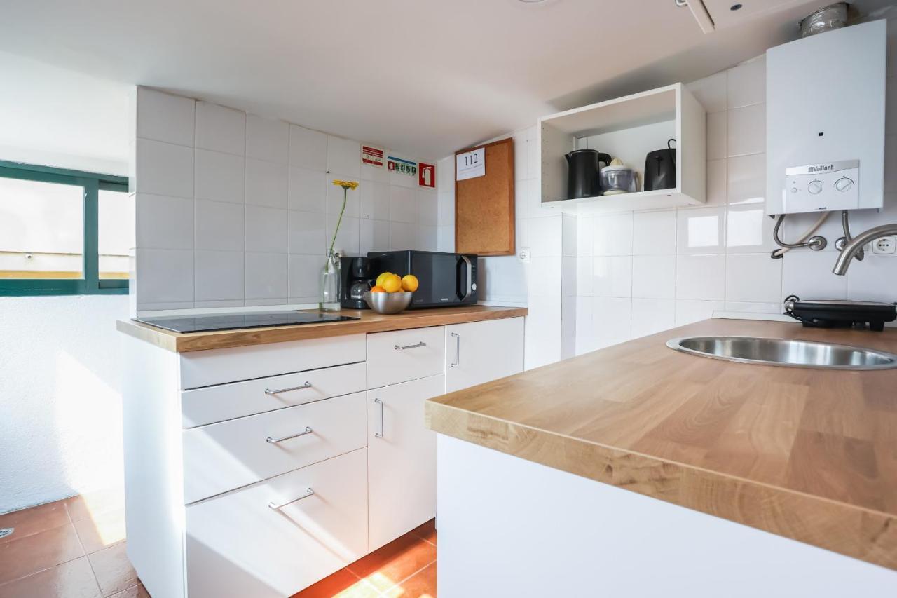 Cozy 3 Bedroom Apt In Lively Bairro Alto Lisbon Exterior photo