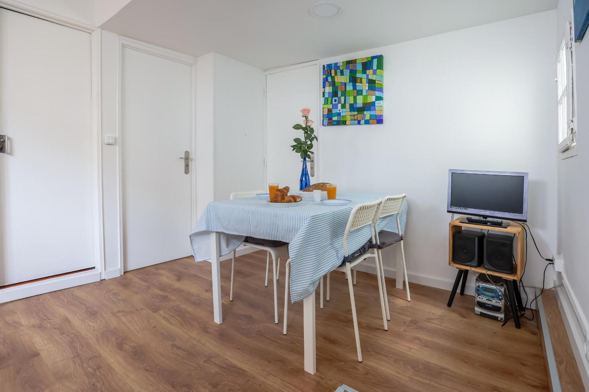 Cozy 3 Bedroom Apt In Lively Bairro Alto Lisbon Exterior photo